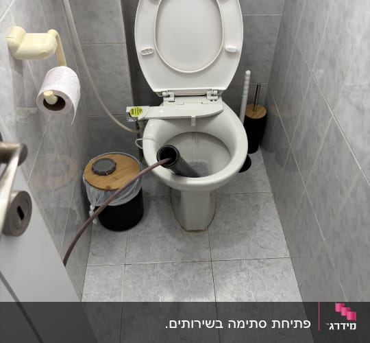 אסלה עם צינור מחובר, עבודה בתחום האינסטלציה